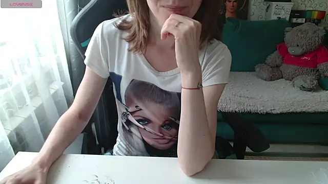 Snapshot of __Alisa__ chatting on July 7, 2026, 2:42 pm Alisa online show from July 7, 2026, 2:42 pm