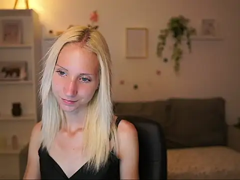 PiperPerri18 online show from July 8, 2026, 6:19 pm