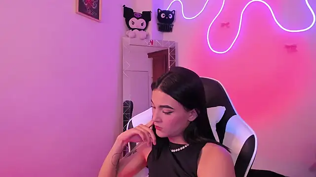 CarolineEvanss 11 online show from July 17, 2026, 12:19 am