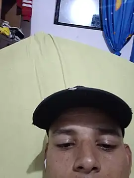 davidflz95 online show from July 14, 2026, 2:16 am
