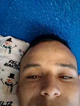 davidflz95 online show from July 13, 2026, 6:40 pm