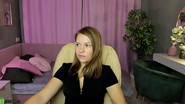 Snapshot of Kira_Miragee chatting on July 21, 2026, 12:46 am Kira Miragee online show from July 21, 2026, 12:46 am
