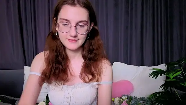 liLunny  online show from July 27, 2026, 2:51 am
