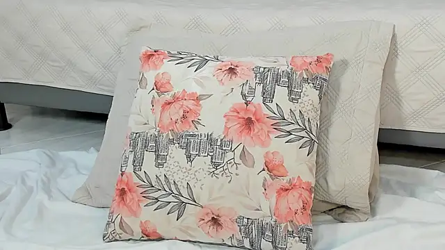Emma crawford  online show from July 21, 2026, 7:59 pm
