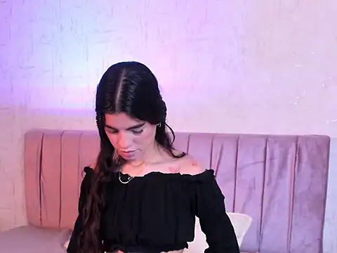 Mia Owensl online show from July 26, 2026, 11:50 am
