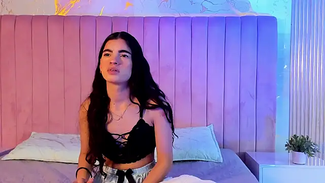 Mia Owensl online show from July 23, 2026, 12:02 pm