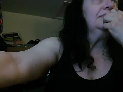 shadowdashlyla online show from July 10, 2026, 3:39 am