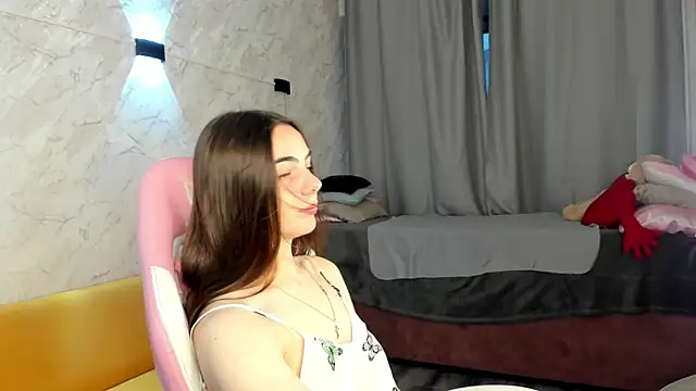 Vivienne thea online show from July 26, 2026, 9:05 am