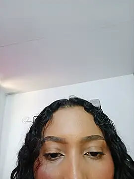 Paula Akari online show from July 14, 2026, 4:35 pm