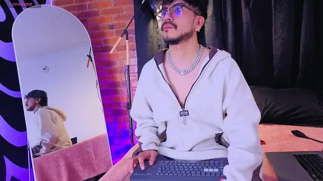 Zayn Bellmont online show from July 14, 2026, 1:38 am