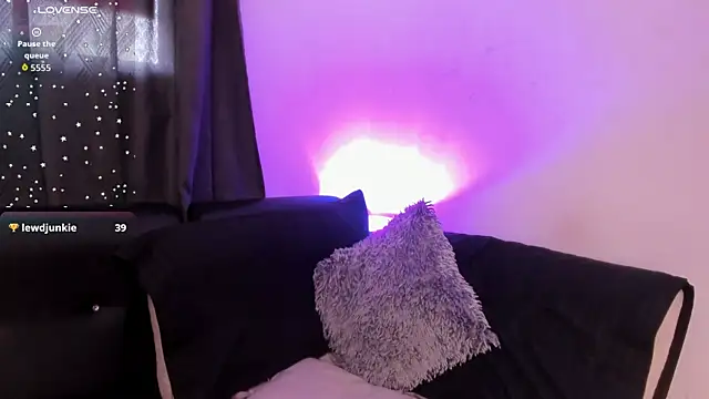 EmmilyRosee online show from July 21, 2026, 10:22 pm