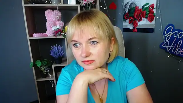 KiraSmiling online show from July 22, 2026, 6:26 am