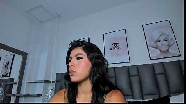 LesVega online show from July 30, 2026, 5:23 pm