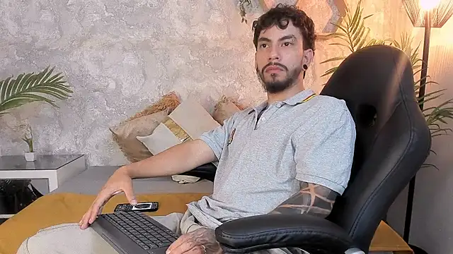 leviwolff online show from July 28, 2026, 4:09 am