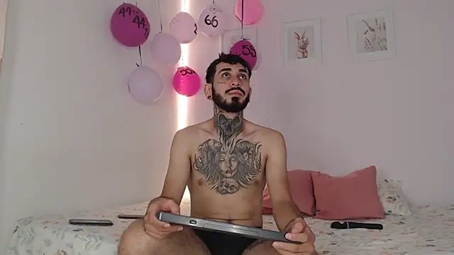 Snapshot of Tyler_y_lunita chatting on July 25, 2026, 12:51 am Tyler y lunita online show from July 25, 2026, 12:51 am