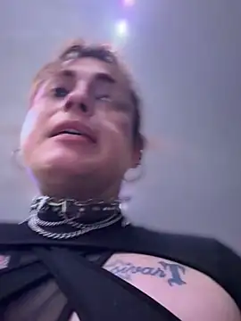 UrHellBri-L online show from July 16, 2026, 10:40 pm