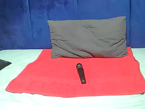Serafyynxo online show from July 23, 2026, 6:37 pm