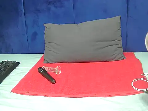 Serafyynxo online show from July 23, 2026, 4:21 am