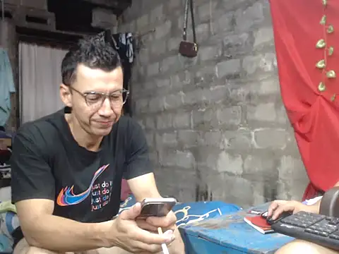 pareja sexyfire20 online show from July 29, 2026, 11:37 pm