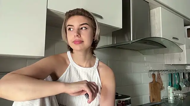 TajuanaAbrego online show from July 15, 2026, 1:07 pm