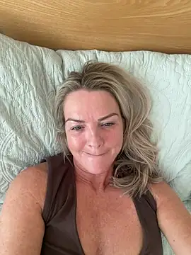 Snapshot of Holly-BlondeMILF44 chatting on August 2, 2026, 8:01 am Holly-BlondeMILF44 online show from August 2, 2026, 8:01 am