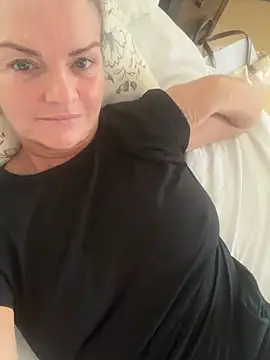Snapshot of Holly-BlondeMILF44 chatting on July 23, 2026, 9:06 am Holly-BlondeMILF44 online show from July 23, 2026, 9:06 am