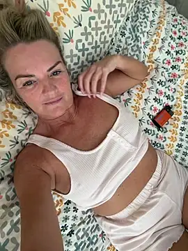 Snapshot of Holly-BlondeMILF44 chatting on July 20, 2026, 11:12 am Holly-BlondeMILF44 online show from July 20, 2026, 11:12 am