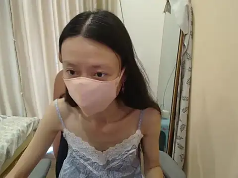 Lil-Cherry online show from July 17, 2026, 4:10 am