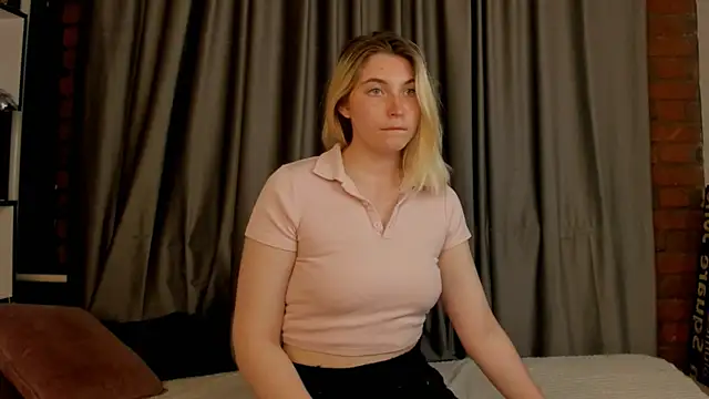 WickedPetal online show from July 19, 2026, 11:23 pm