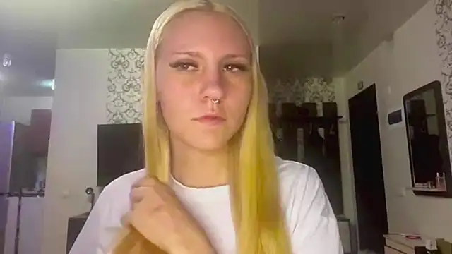 LanaLivee online show from July 22, 2026, 5:04 pm