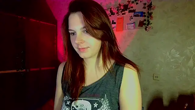 EvaShinee online show from July 26, 2026, 9:43 pm