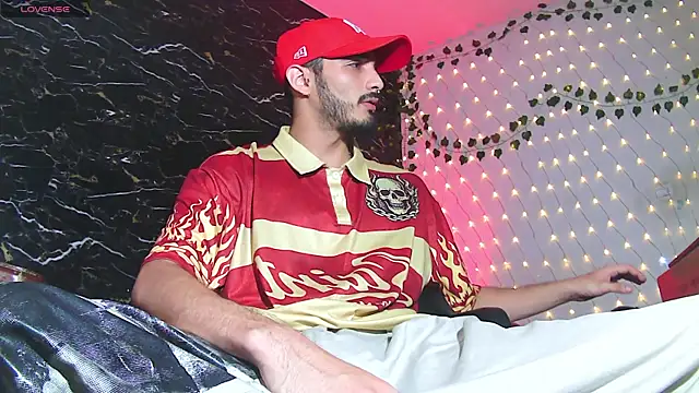 LovexJuxn77 online show from July 20, 2026, 9:28 pm