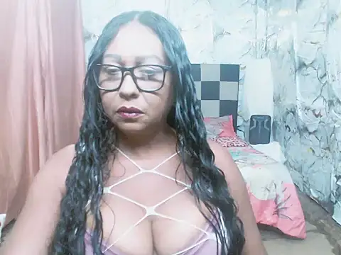 Miss Yessi online show from July 27, 2026, 11:45 pm