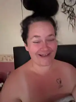 CurvyScarlett69xx online show from July 26, 2026, 8:10 am
