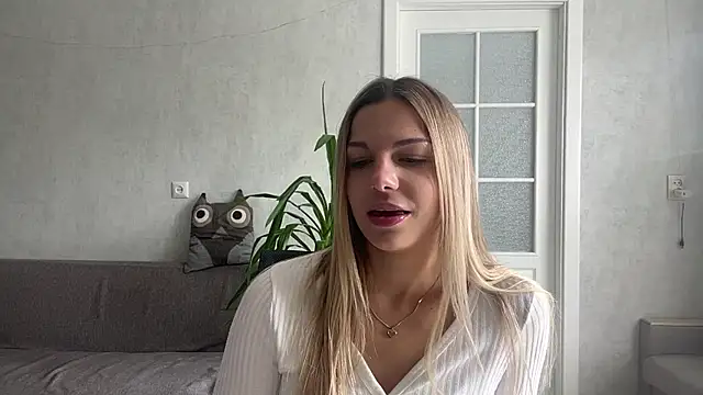 LaraineDomebo online show from July 30, 2026, 7:51 am