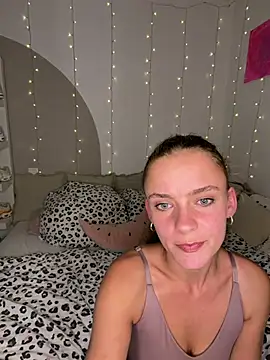 Stella Rosee online show from July 18, 2026, 8:39 pm