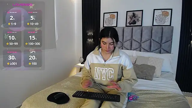 Bella Cute 01 online show from July 21, 2026, 9:38 pm