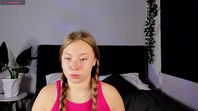 Coraline Clark online show from July 24, 2026, 1:34 am