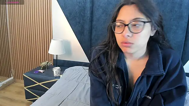 Olivia Collinns online show from July 26, 2026, 11:06 am