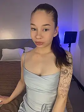 HoneyJuliet online show from July 28, 2026, 6:32 am