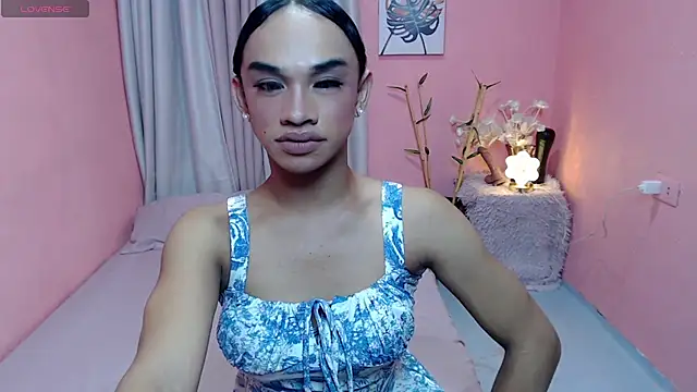 Snapshot of VivienneLuxe chatting on July 30, 2026, 9:08 am VivienneLuxe online show from July 30, 2026, 9:08 am