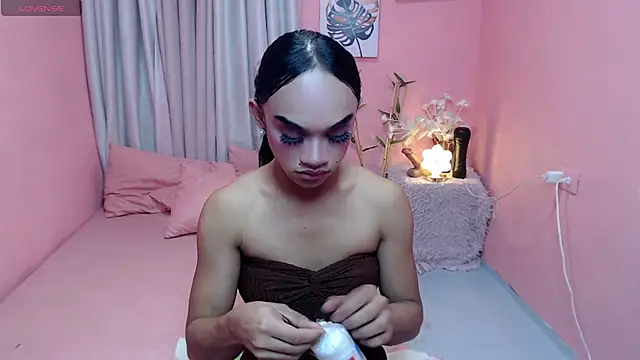 Snapshot of VivienneLuxe chatting on July 20, 2026, 10:39 am VivienneLuxe online show from July 20, 2026, 10:39 am