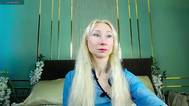 KissDreamm online show from July 28, 2026, 8:33 am