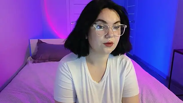 BellaGotze online show from July 27, 2026, 6:20 am