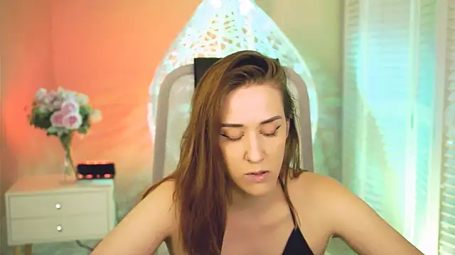 emillylopez  online show from July 28, 2026, 1:10 pm