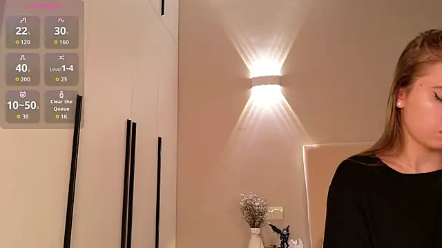 emmalarsson online show from July 27, 2026, 1:18 pm