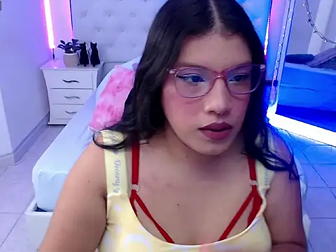 fantasycurvyhot online show from July 28, 2026, 9:58 pm