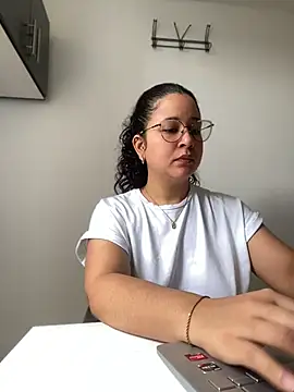 DaphneSky online show from July 23, 2026, 4:25 pm