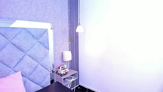 Violet Bloomxx online show from July 23, 2026, 2:46 pm