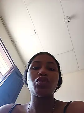 Lia Foz online show from July 28, 2026, 2:05 pm